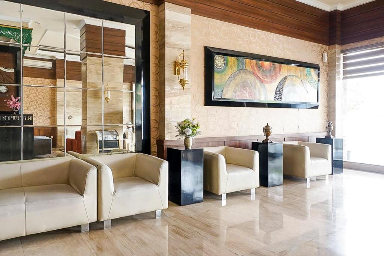 Oyo 289 Hotel Dalwa Syariah Pasuruan Exteriér fotografie